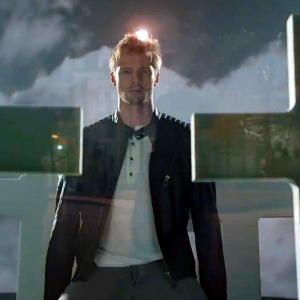 Damien: Bradley James in una foto promozionale della serie