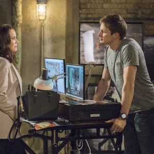 Damien: una foto della serie di A&E con Barbara Hershey e Bradley James
