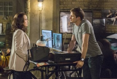 Damien: una foto della serie di A&E con Barbara Hershey e Bradley James