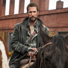 Falling Skies: Noah Wyle nel primo episodio della terza stagione