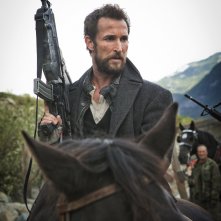 Falling Skies: Noah Wyle è Tom Mason in Collateral Damage