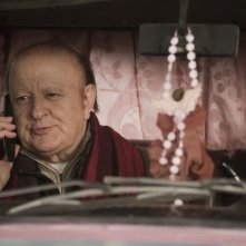La coppia dei campioni: Massimo Boldi al telefono in una scena del film
