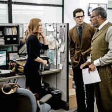 Batman v Superman: Dawn of Justice, Amy Adams, Henry Cavill e Laurence Fishburne in una scena del film