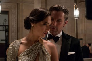 Batman v Superman: Dawn of Justice, Ben Affleck e Gal Gadot in una scena del film