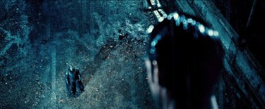 Batman v Superman: Dawn of Justice, Ben Affleck e Henry Cavill in una scena del film