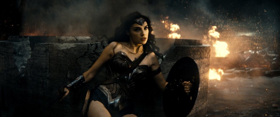 Batman v Superman: Dawn of Justice, Gal Gadot nei panni di Wonder Woman in una scena del film