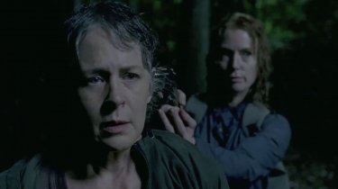 The Walking Dead: Carol viene minacciata da un membro del gruppo di Negan in Nella stessa barca