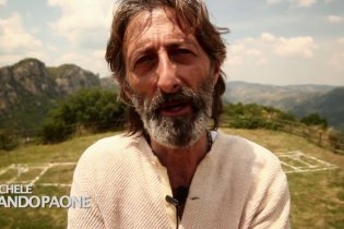 Un paese quasi perfetto - Featurette 'Tecniche di seduzione: il cricket'