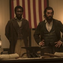 Free State of Jones: Matthew McConaughey e Mahershala Ali in una scena del film