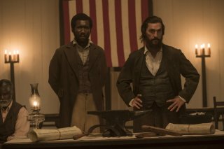 Free State of Jones: Matthew McConaughey e Mahershala Ali in una scena del film
