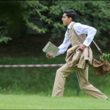 L'uomo che vide l'infinito: Dev Patel in una scena del film