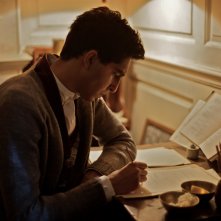 L'uomo che vide l'infinito: Dev Patel in un momento del film