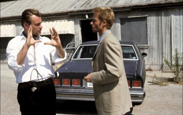 Memento: Guy Pearce e Chistopher Nolan sul set