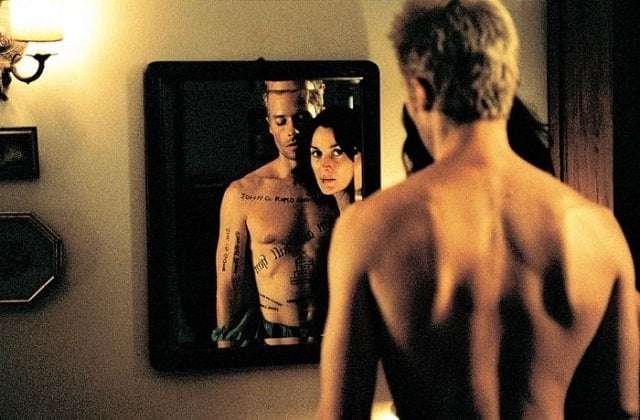 Memento: Guy Pearce e Carrie Ann Moss