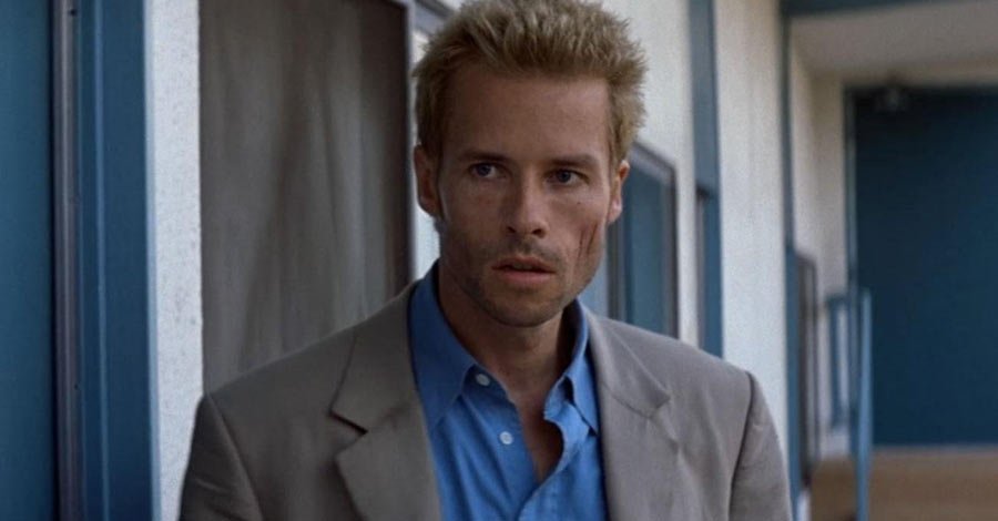 Guy Pearce in una scena di Memento