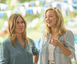 Mother's Day: Jennifer Aniston e Kate Hudson in una scena del film