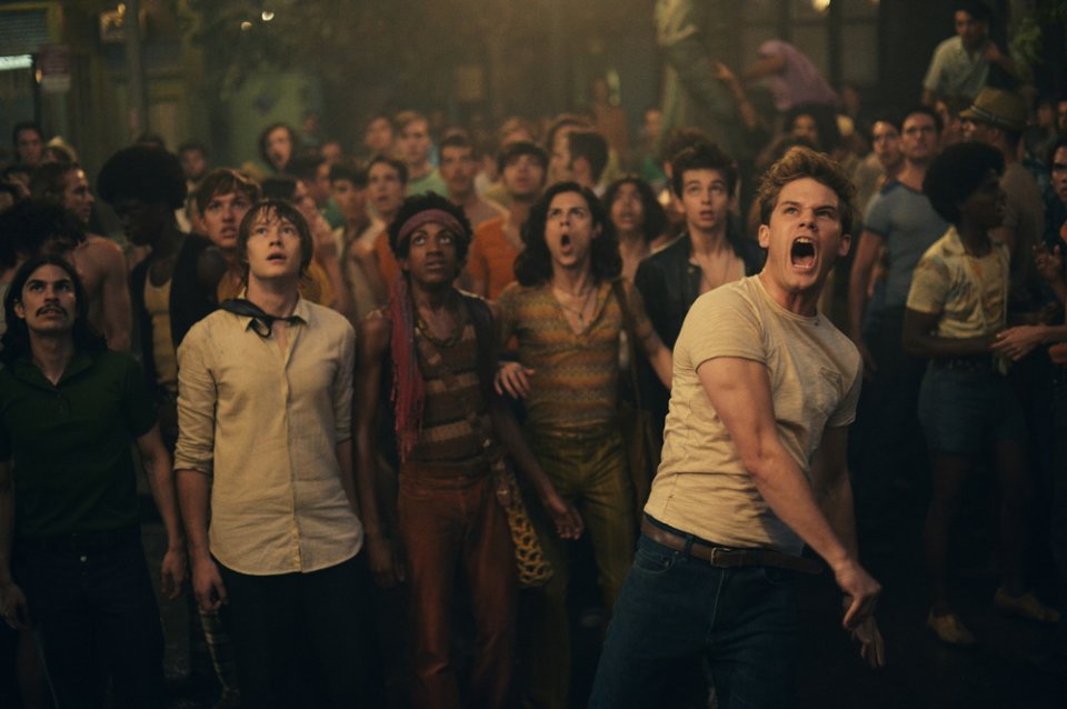 Stonewall: Jeremy Irvine in un momento del film