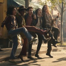 Stonewall: Jonny Beauchamp, Otoja Abit, Jeremy Irvine e Caleb Landry Jones in una scena del film