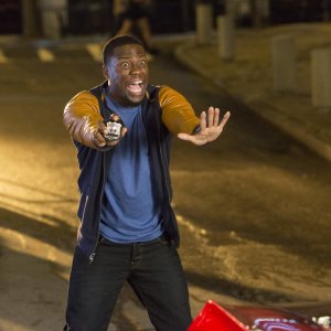 Un poliziotto ancora in prova: Kevin Hart in una scena del film