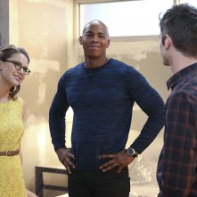 Supergirl: Melissa Benoist, Mehcad Brooks e Grant Gustin in World's Finest