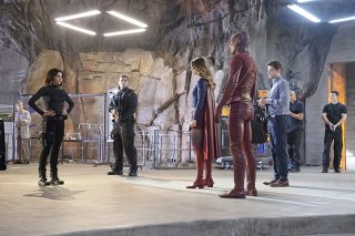 Supergirl: alcuni dei personaggi della serie nell'episodio World's Finest