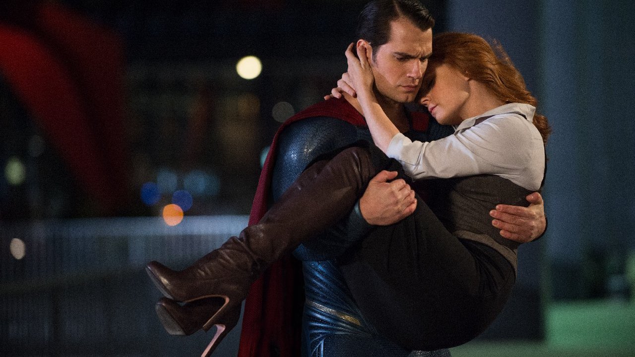 Batman v Superman: Zack Snyder svela lo 'stupido motivo' per cui il film rischiava di essere vietato ai minori