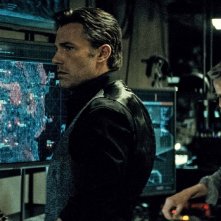 Batman v Superman: Ben Affleck e Jeremy Irons in una foto del film diretto da Zack Snyder