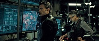 Batman v Superman: Ben Affleck e Jeremy Irons in una foto del film diretto da Zack Snyder