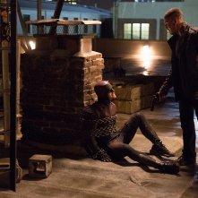 Daredevil: Jon Bernthal minaccia Charlie Cox