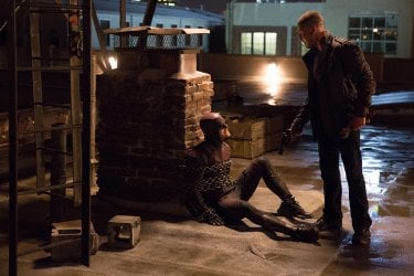 Daredevil: Jon Bernthal minaccia Charlie Cox