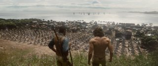 The Legend of Tarzan: Alexander Skarsgård e Djimon Hounsou in una scena del film in cui sono di spalle