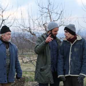 Banat - Il viaggio: Stefan Velniciuc, Ovanes Torosyan e il regista Adriano Valerio sul set del film