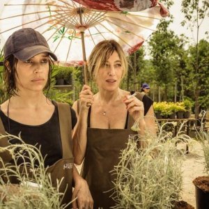 La pazza gioia: Micaela Ramazzotti e Valeria Bruni Tedeschi in una scena del film