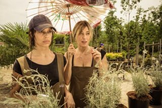 La pazza gioia: Micaela Ramazzotti e Valeria Bruni Tedeschi in una scena del film