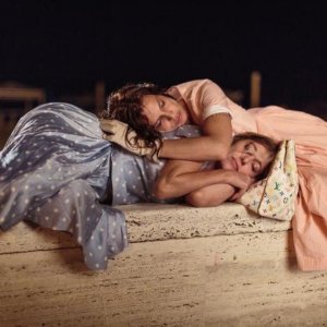 La pazza gioia: Micaela Ramazzotti e Valeria Bruni Tedeschi insieme in una scena del film