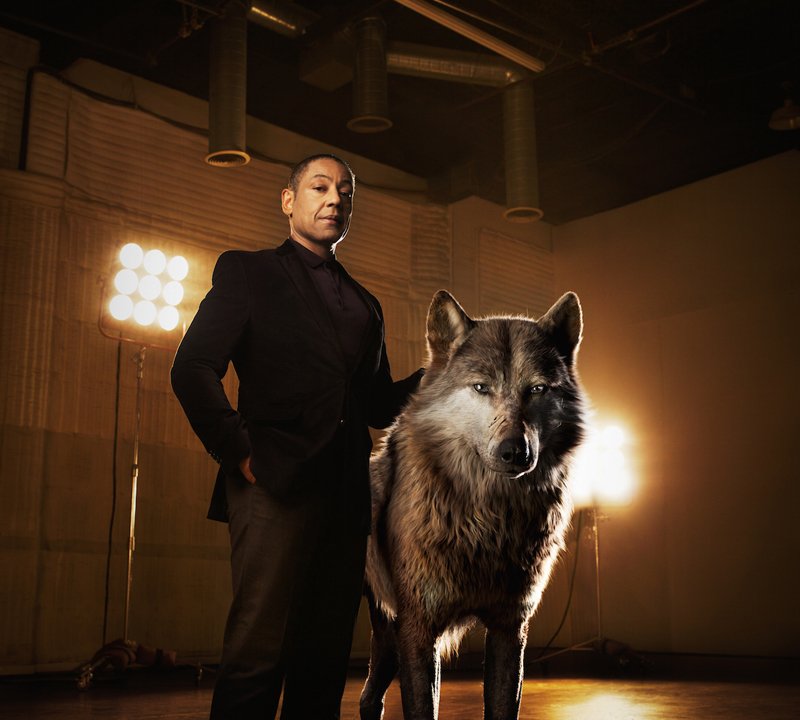 Una scena con Giancarlo Esposito