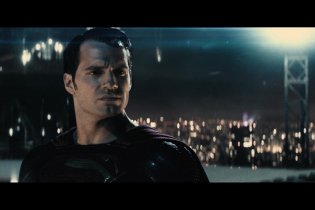 Batman v Superman: Dawn Of Justice - Clip 'Dio contro l'uomo'