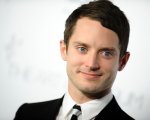 Elijah Wood nel cast della serie BBC Dirk Gently