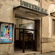 L'Universale: un'immagine dell'esterno del cinema tratta dal film