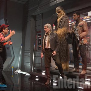 Star Wars: Il Risveglio della Forza - J.J. Abrams dà delle indicazioni agli attori sul set