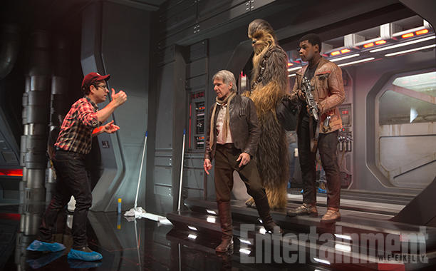 Star Wars: Il Risveglio della Forza - J.J. Abrams dà delle indicazioni agli attori sul set