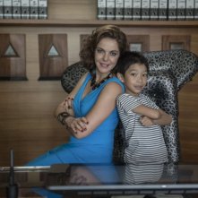 Nemiche per la pelle: Claudia Gerini e Jasper Cabal in una foto promozionale del film