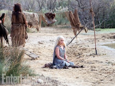 Il trono di spade: l'attrice Emilia Clarke in una foto della sesta stagione