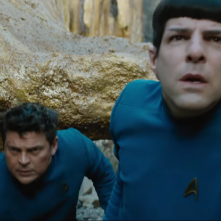 Star Trek Beyond: Karl Urban e Zachary Quinto in una scena del film