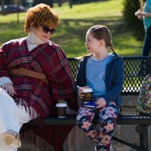 The Boss: Melissa McCarthy ed Ella Anderson in una scena del film