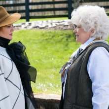 The Boss: Melissa McCarthy e Kathy Bates in una scena del film