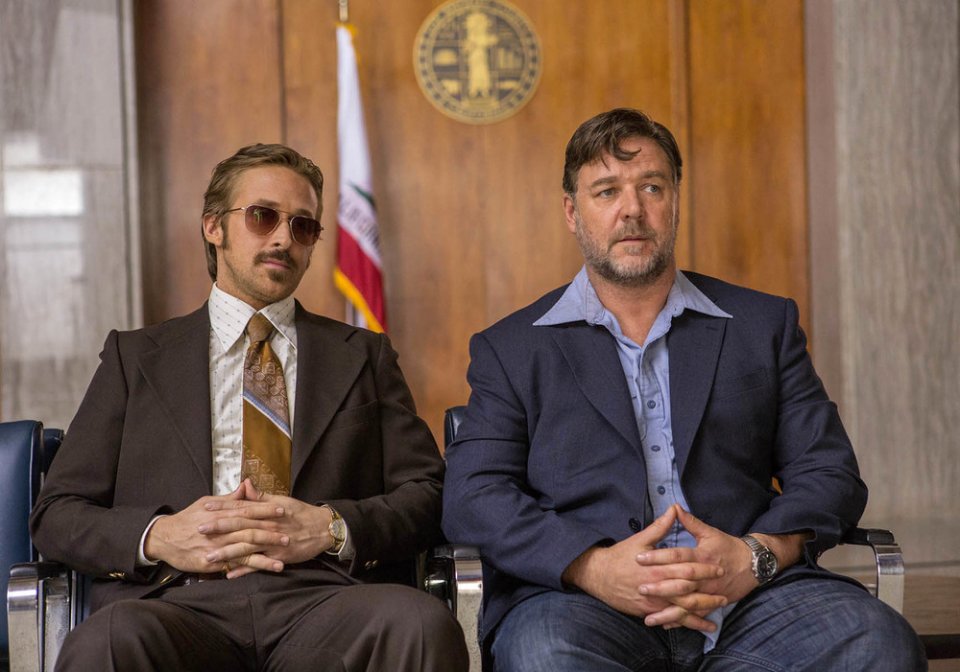 The Nice Guys: Ryan Gosling e Russell Crowe in una scena del film