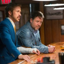The Nice Guys: Russell Crowe e Ryan Gosling in una scena del film