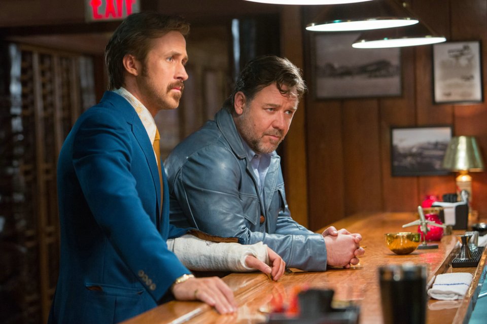 The Nice Guys: Russell Crowe e Ryan Gosling in una scena del film