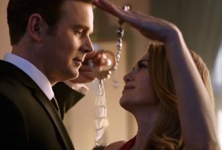 The Catch: Pete Krause e Mireille Enos in una foto della serie